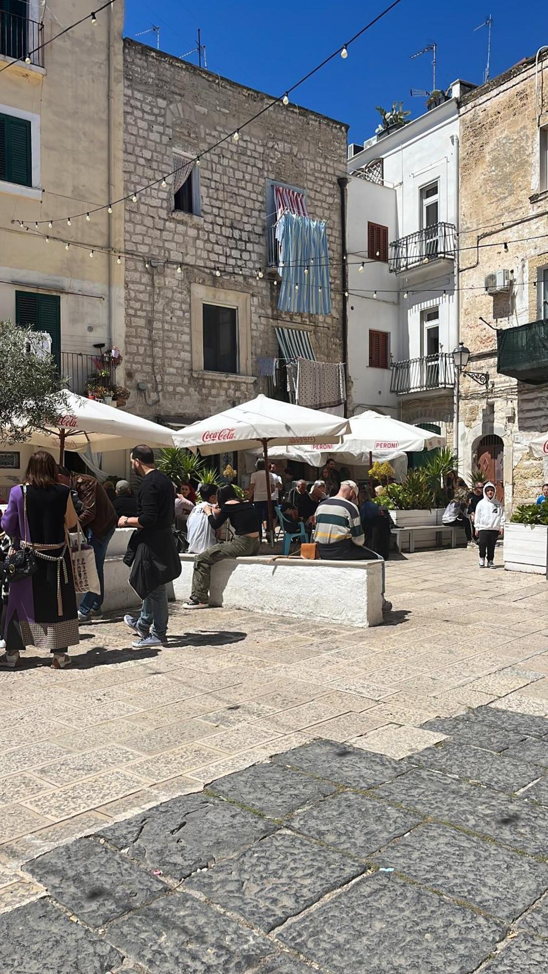 Piazzetta Degli Innamorati Bari Buitenkant foto